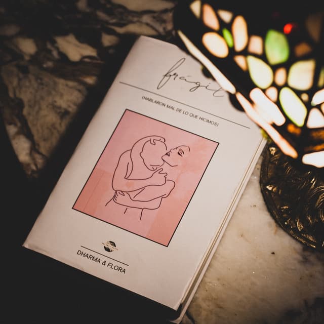 Album cover art for Frágil