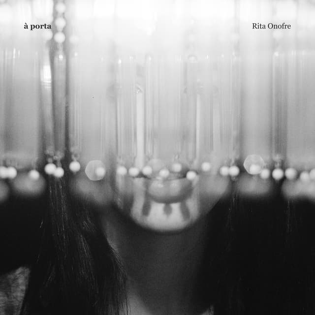 Album cover art for À Porta