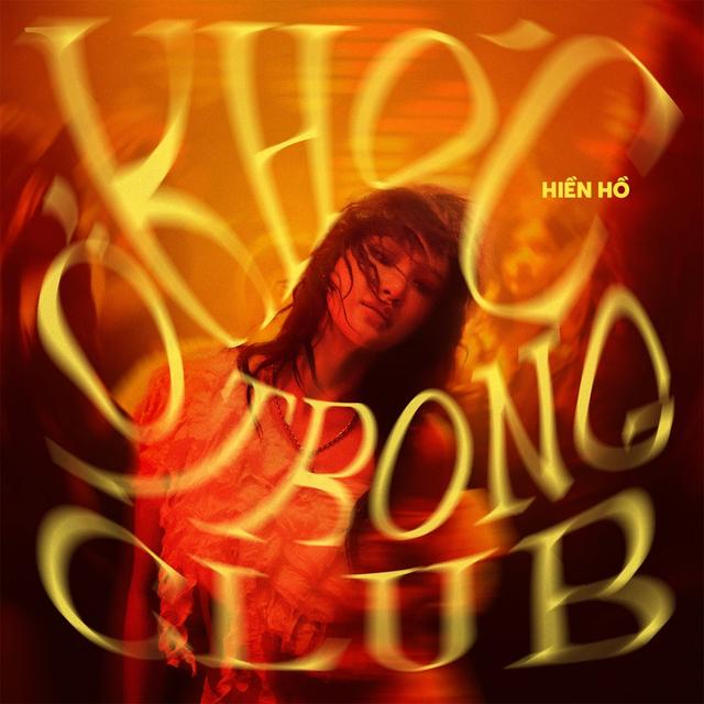 Album cover art for Khóc ở trong club