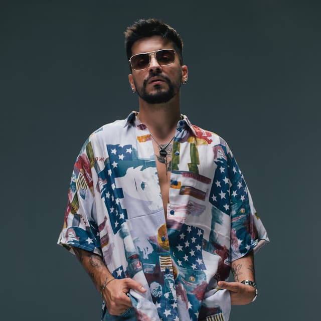 Album cover art for Llámame