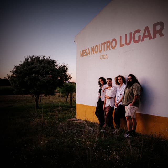 Album cover art for Mesa Noutro Lugar