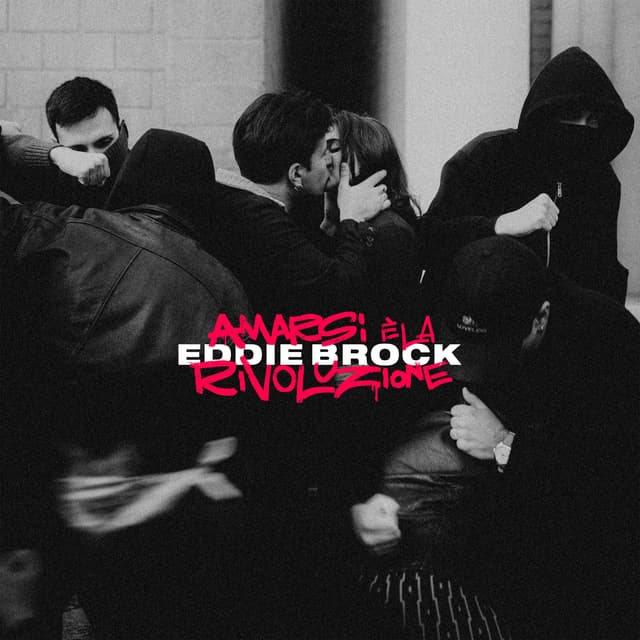 Album cover art for Amarsi è la rivoluzione