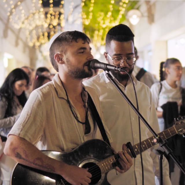 Album cover art for גאולה