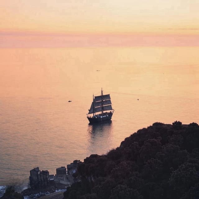 Album cover art for Корабли