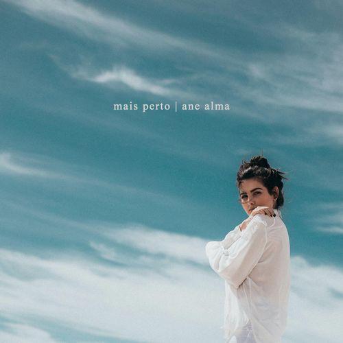 Album cover art for Mais Perto