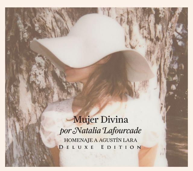 Album cover art for Mujer Divina : Homenaje A Agustín Lara