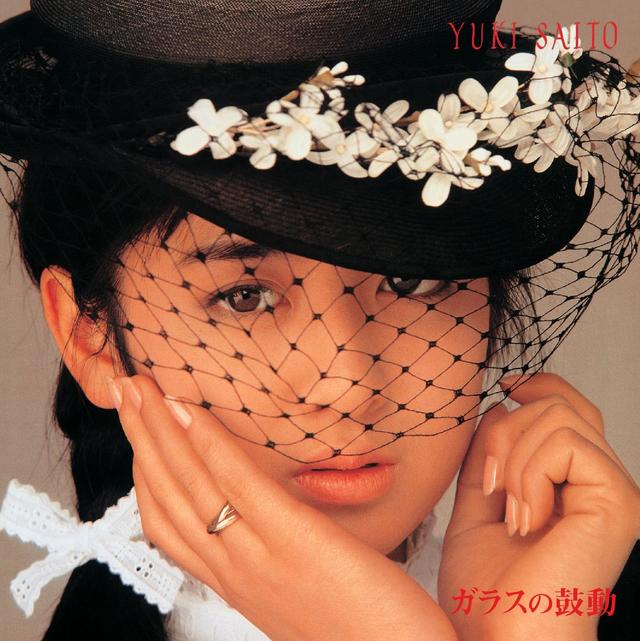 Album cover art for ガラスの鼓動