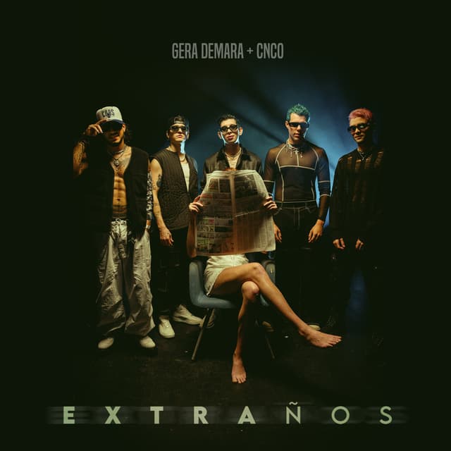 Album cover art for Extraños