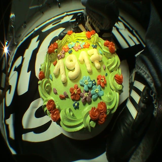 Album cover art for УРОНИ ТУСУ