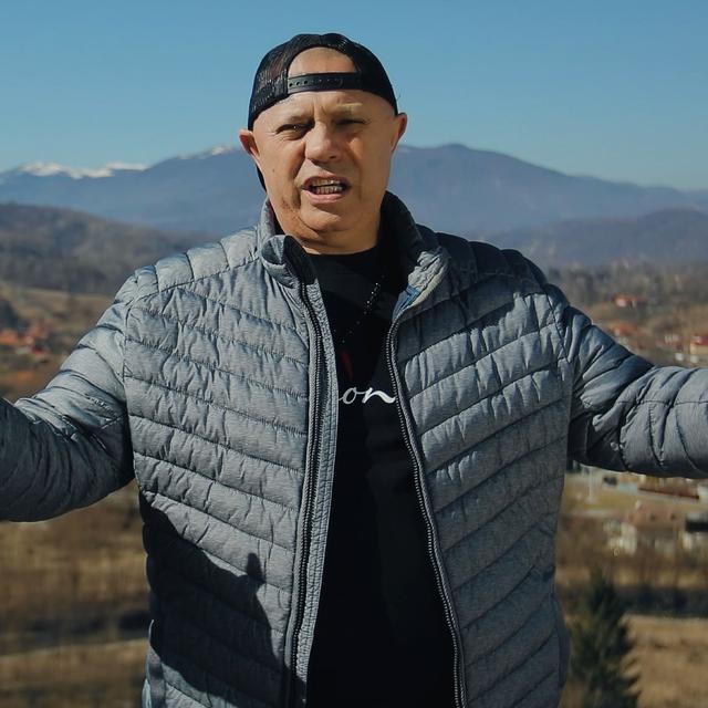 Album cover art for A luat-o razna pamantul