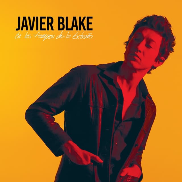 Album cover art for En Los Tiempos De Lo Extraño