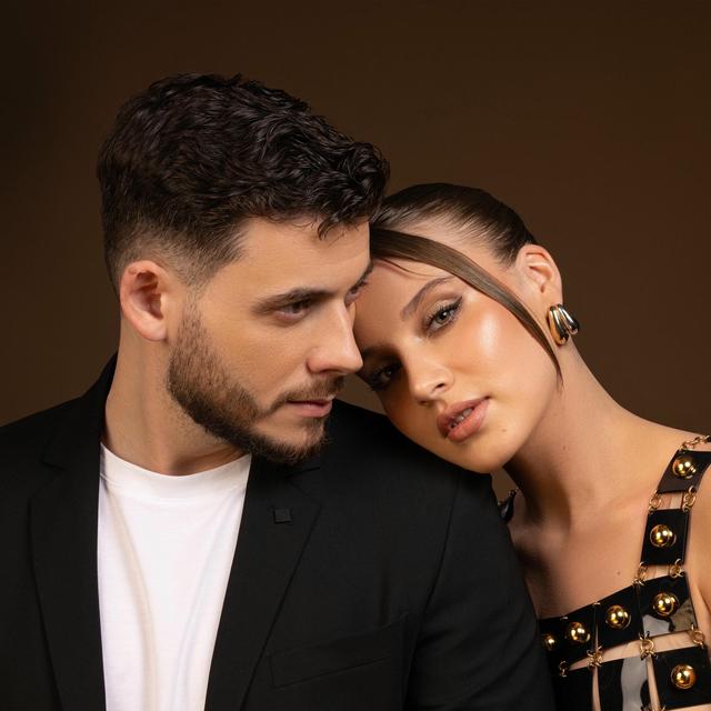 Album cover art for À qui le tour