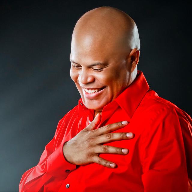 Album cover art for El Cantante