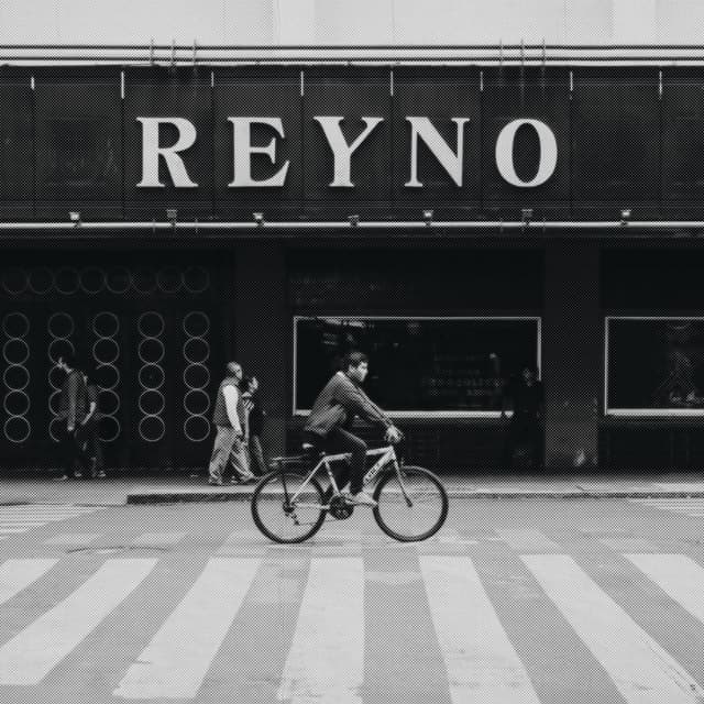 Album cover art for Blanco Y Negro