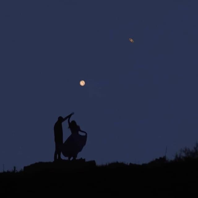Album cover art for ยู