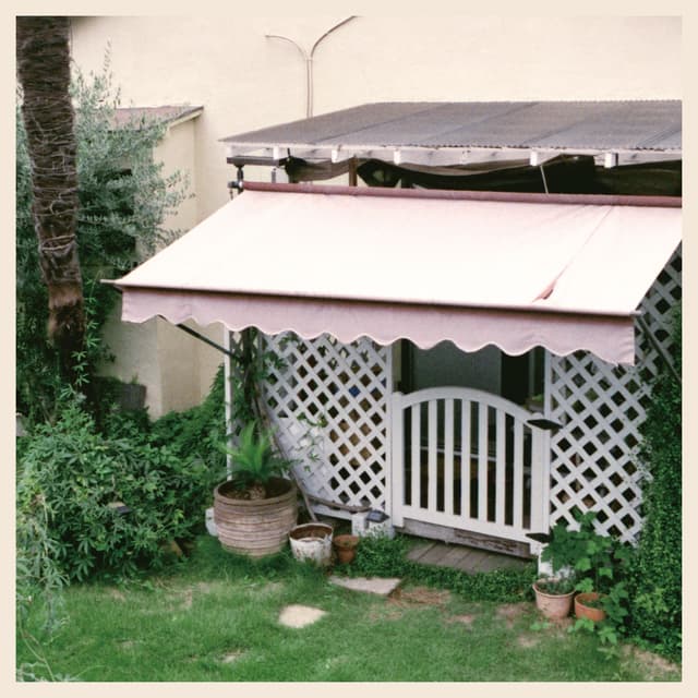 Album cover art for 陽気な休日