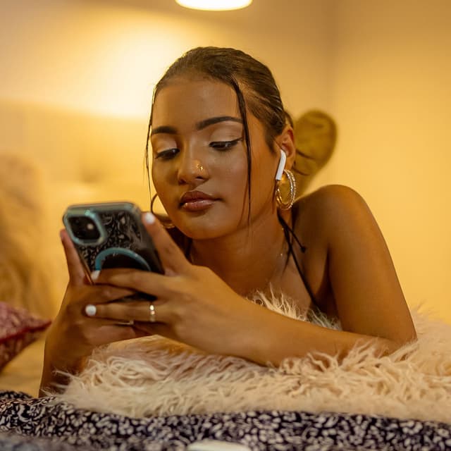 Album cover art for Bisous