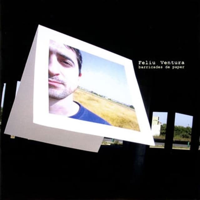 Album cover art for Barricades de paper
