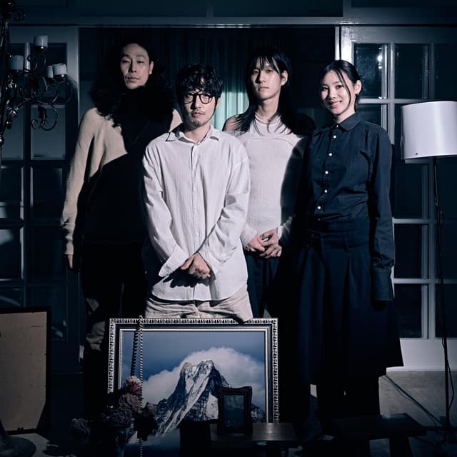 Album cover art for 사자는 치즈가 된 거야