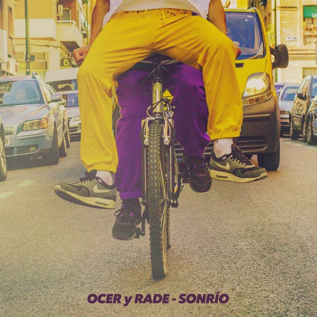Album cover art for Sonrío