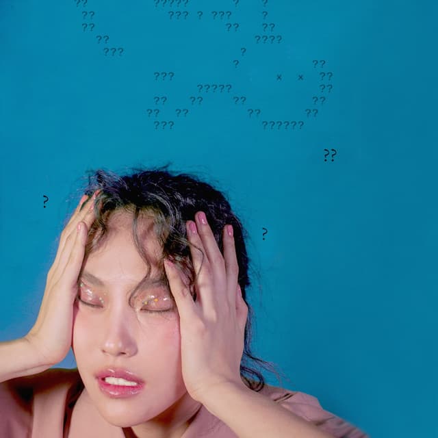 Album cover art for 민수는 혼란스럽다
