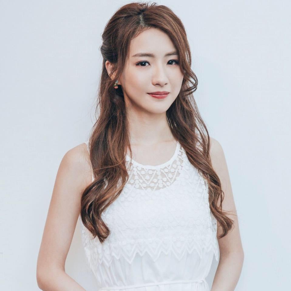 梓喬 菊 (Hana Kuk)