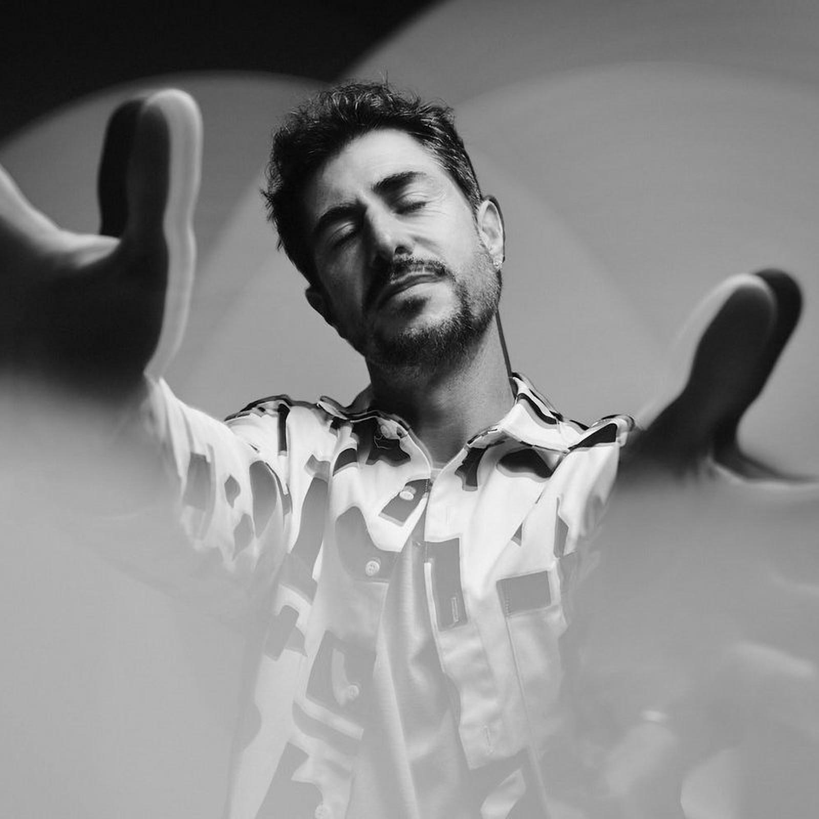 Dynamic cover art