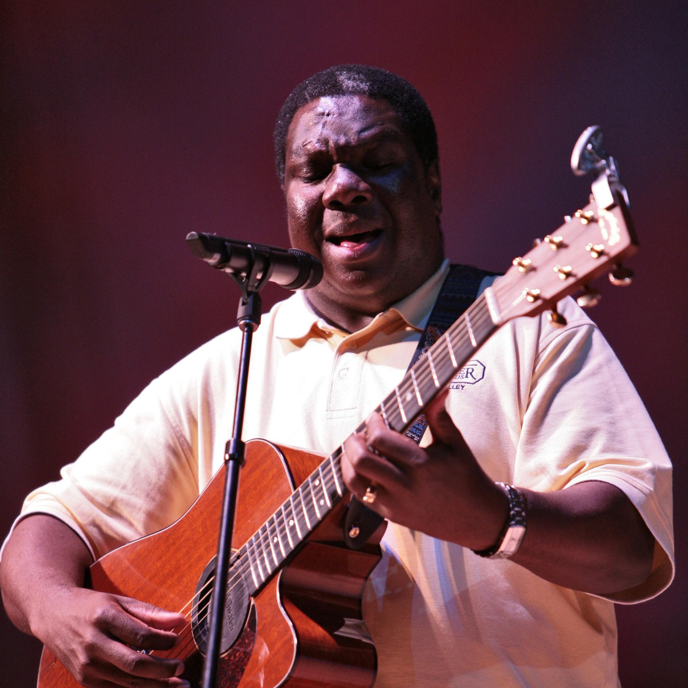 Vusi Mahlasela