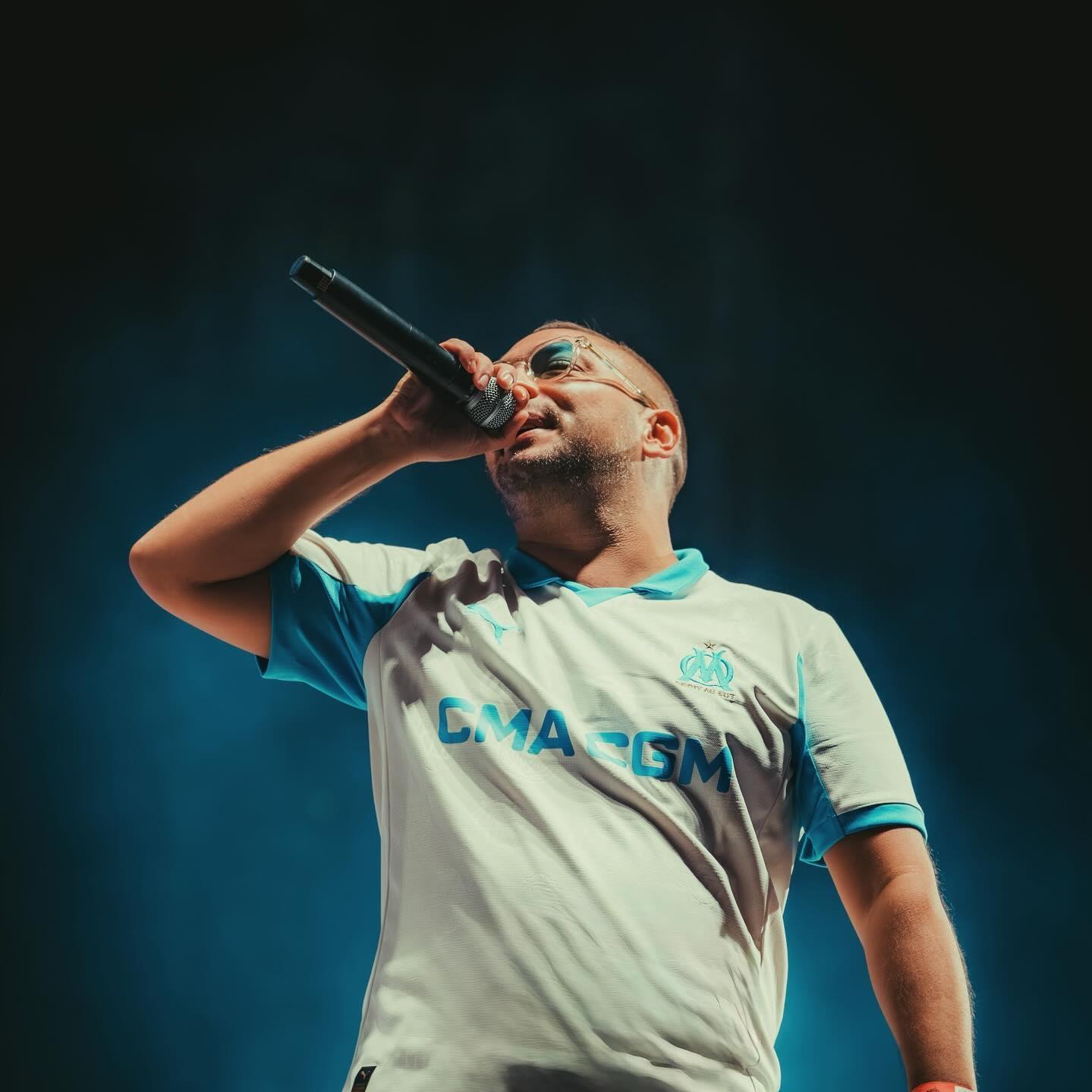 Dynamic cover art