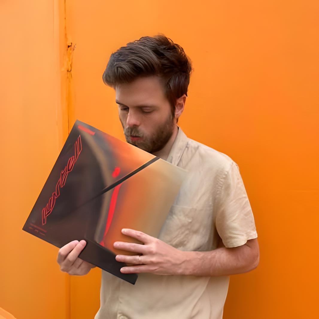 Dynamic cover art