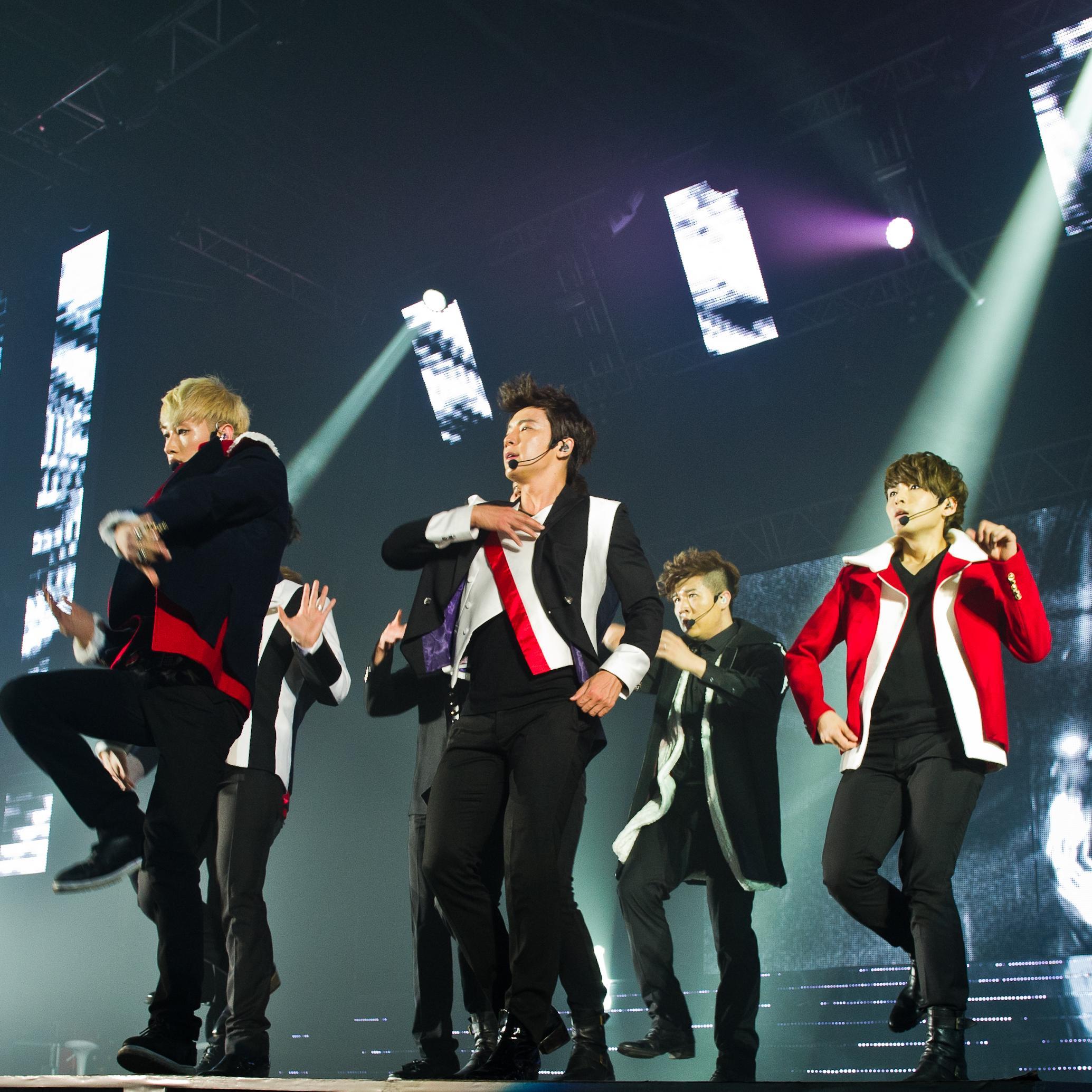 SUPER JUNIOR (슈퍼주니어) (SUPER JUNIOR)